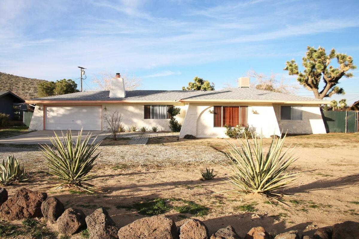 Pet Friendly Starburst House Villa Yucca Valley Exterior foto